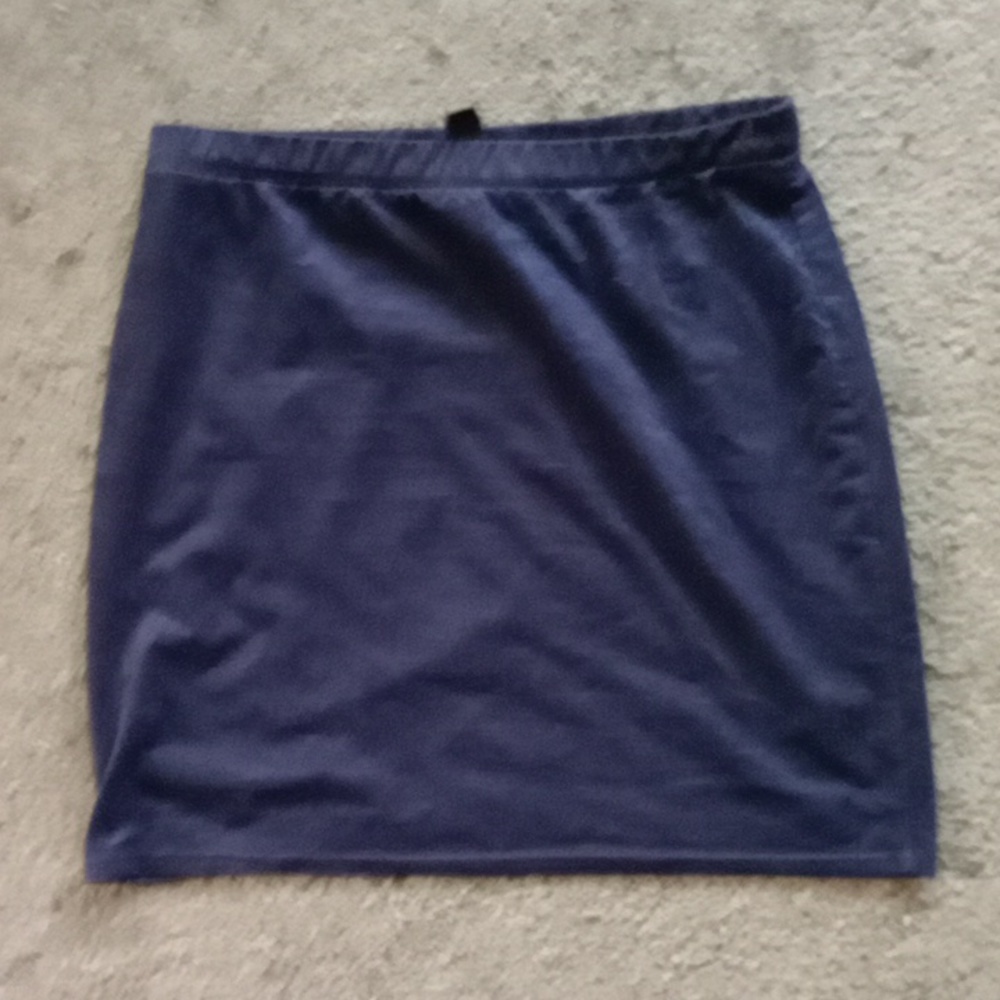 Pencil skirt (tight fitting)